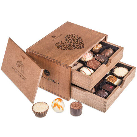 Levně Chocolissimo - Chocolaterie Valentine&#039;s - Pralinky v dřevěné krabičce 250 g