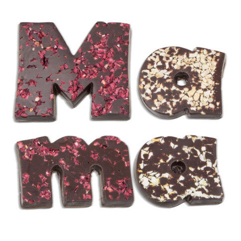 Nápis "Máma" z hořké čokolády