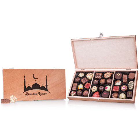 Levně Chocolissimo - Dřevěný kufr s pralinkami k Ramadánu 375 g