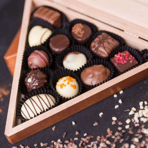 Čokoládové dárky na svatbu, elegantní čokolády, stylové bonboniéry, krabička s gravírováním