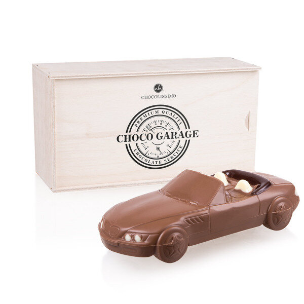 Čokoládová figurka BMW v dřevěné skřínce